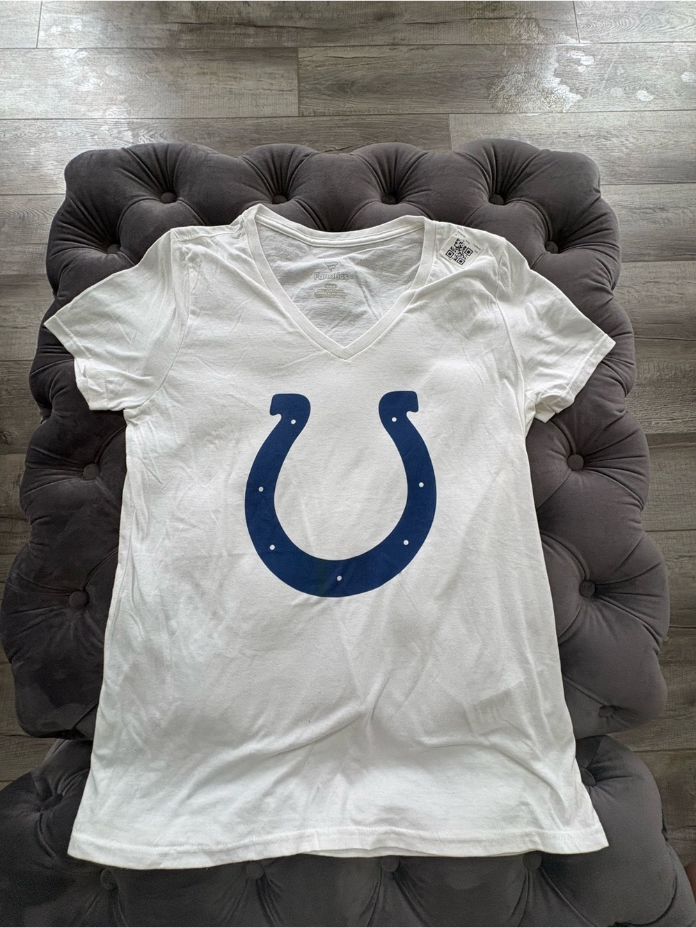 Indianapolis Colts Fanatics White Horseshoe Logo V-Neck T-Shirt Women’s Medium